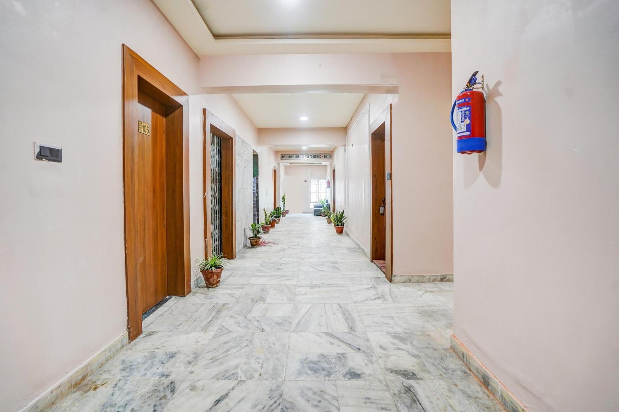 Super Collection O Ratan Lal Nagar Hotel Канпур Екстериор снимка