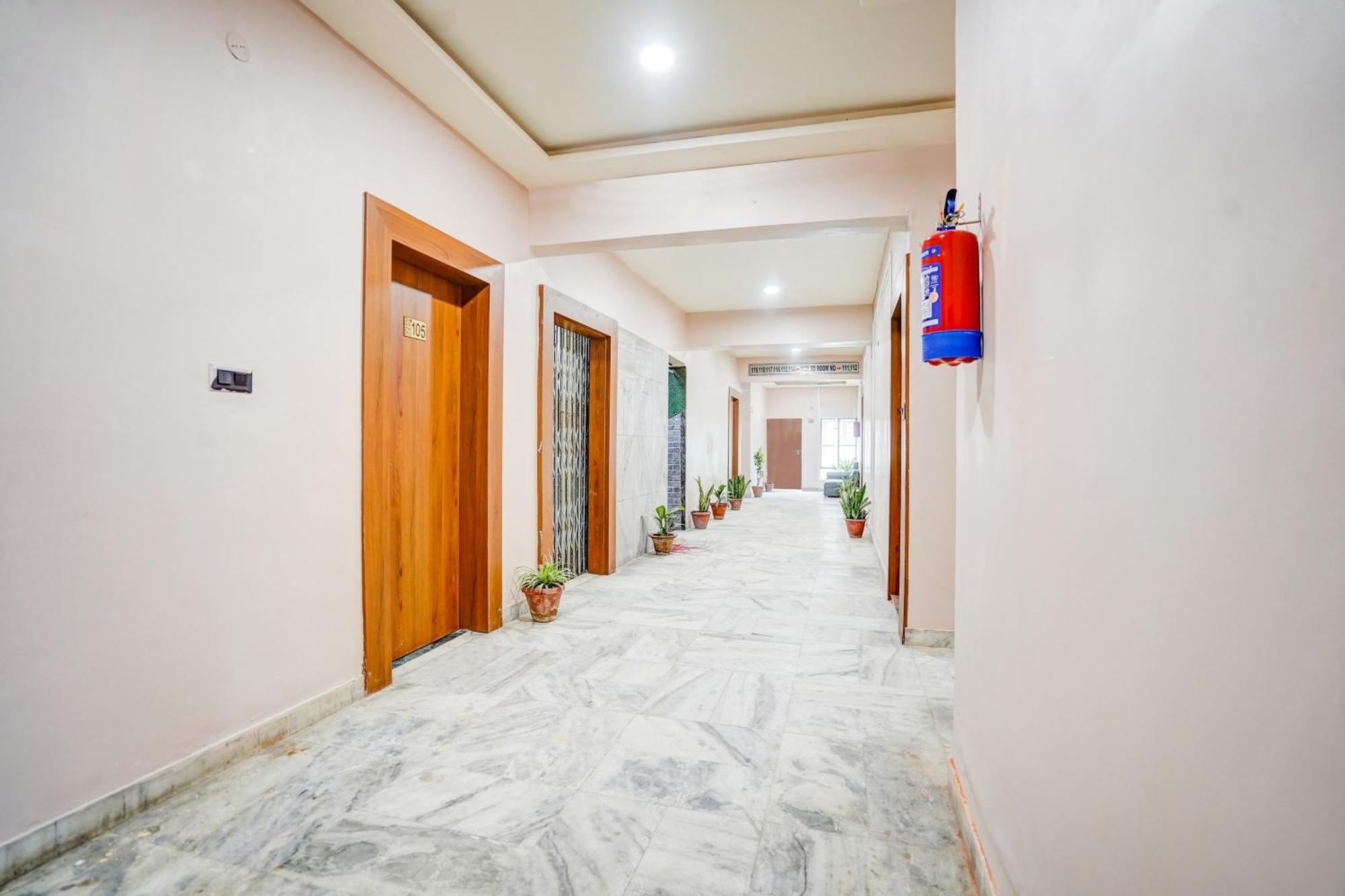 Super Collection O Ratan Lal Nagar Hotel Канпур Екстериор снимка