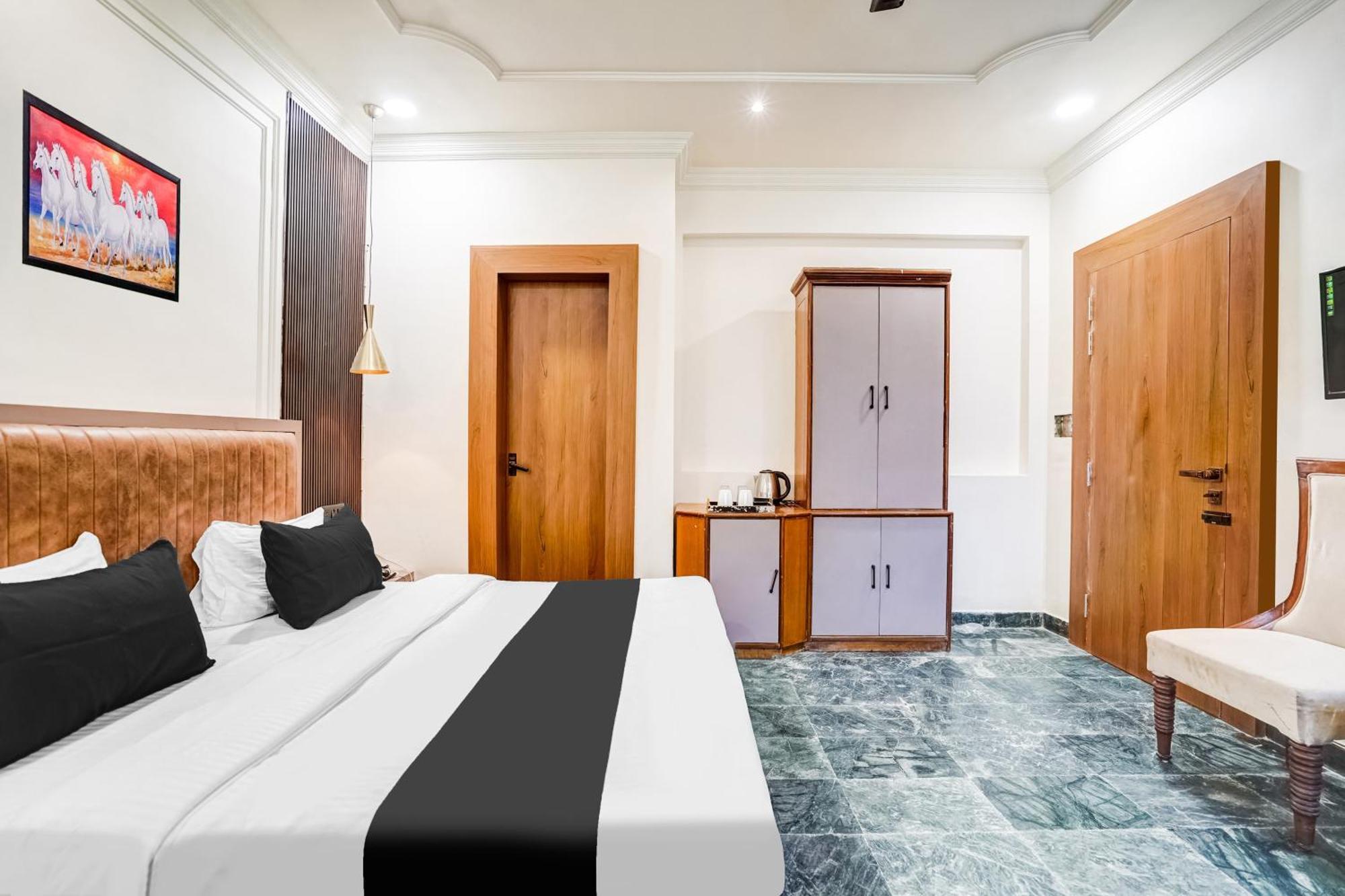 Super Collection O Ratan Lal Nagar Hotel Канпур Екстериор снимка